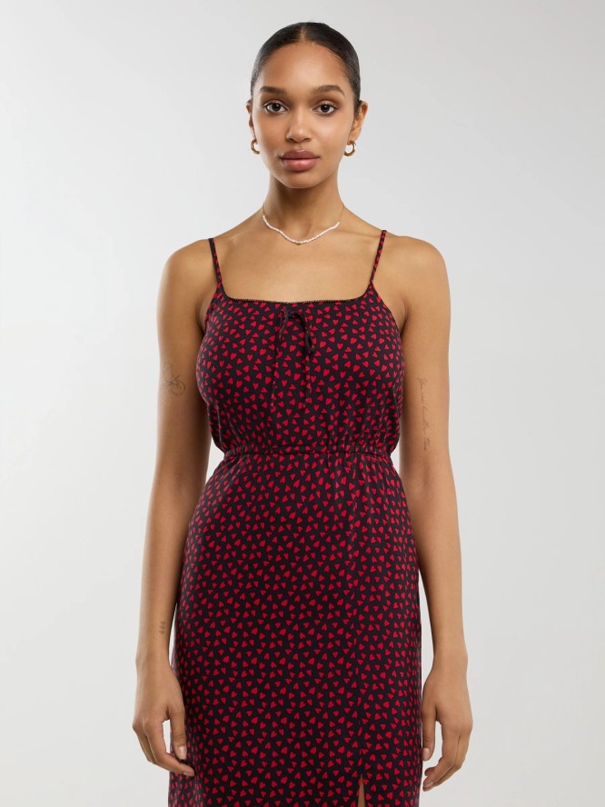 Sukienka damska midi z wiskozy na ramiączkach w serduszka czarna Frema 906