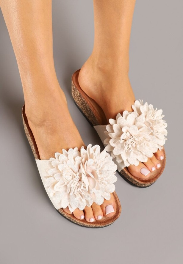 Beżowe Klapki na Koturnie i Platformie z Kwiatem 3D Odienne