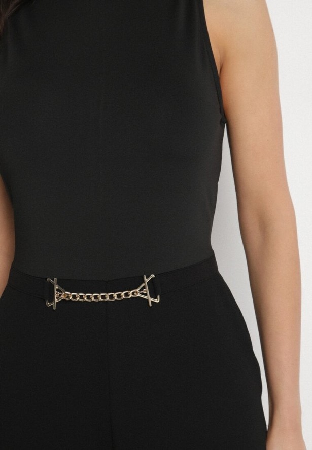 Czarny Kombinezon z Dekoltem Halter i Półgolfem z Łańcuszkiem w Talii Tenilra