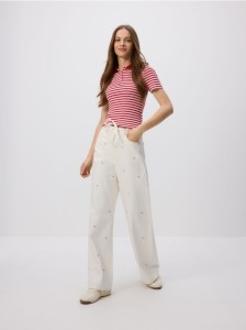 Jeansy wide leg z haftem - biały