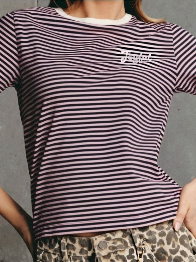 Koszulka w paski z haftowanym napisem - wielobarwny