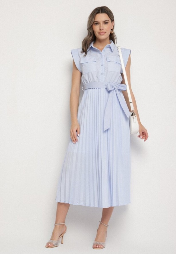 Jasnoniebieska Plisowana Sukienka z Bawełną i Paskiem Lireviere
