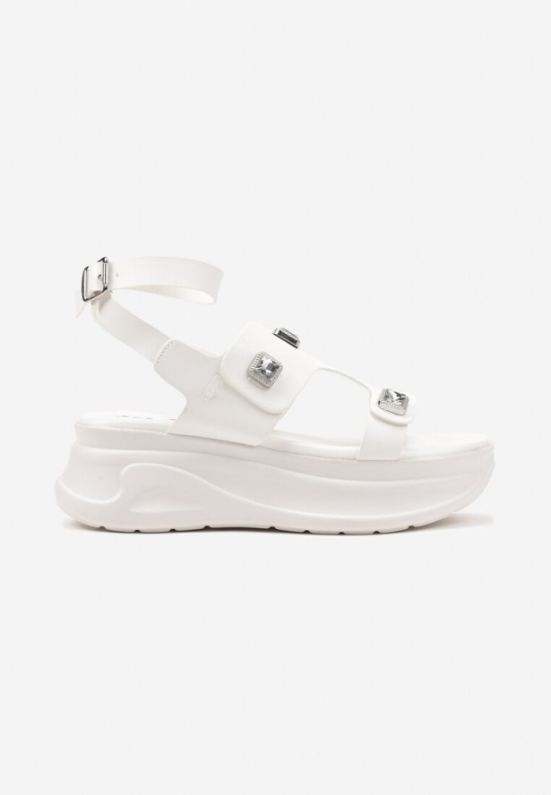 Białe Sandały na Platformie z Metalicznymi Ozdobami Liozea