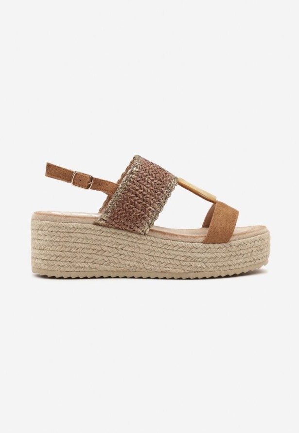 Brązowe Sandały na Plecionym Koturnie z Okrągłą Ozdobą Naporra