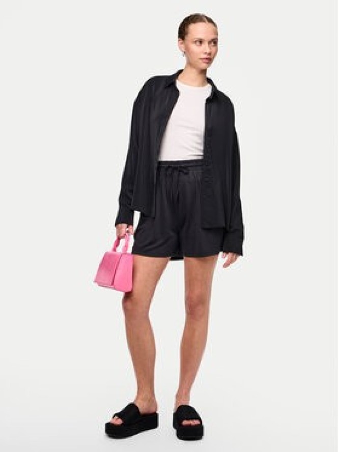 Pieces Szorty materiałowe Anora 17148783 Czarny Regular Fit