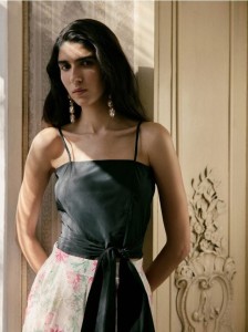 Top taftowy z ozdobnym wiązaniem - czarny