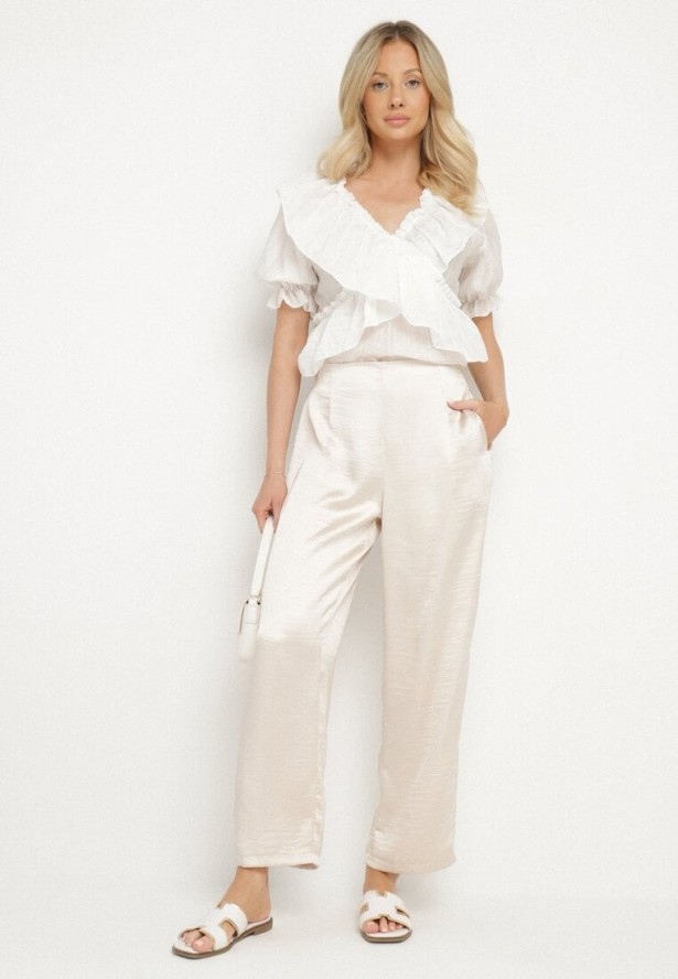 Jasnobeżowe Satynowe Spodnie w Eleganckim Stylu z Szeroką Nogawką Liovene