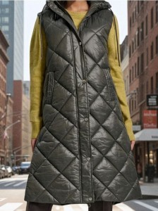 Długa pikowana kamizelka z kapturem - zielony