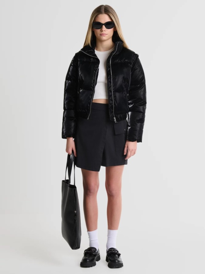 Spódnica damska mini na zakładkę z kieszeniami czarna Brunilda 906