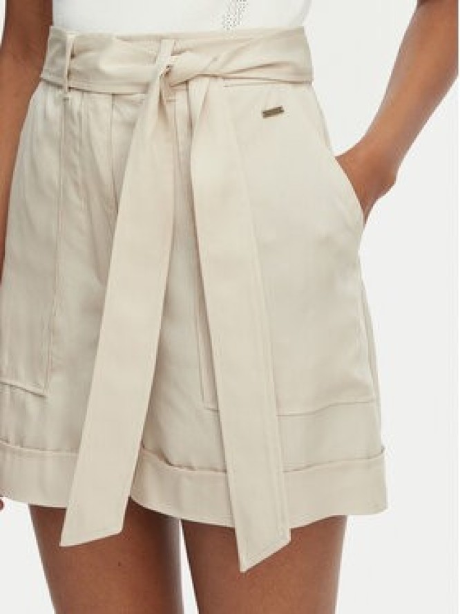 Guess Szorty materiałowe W5GD1R WG4C2 Beżowy jasny Regular Fit
