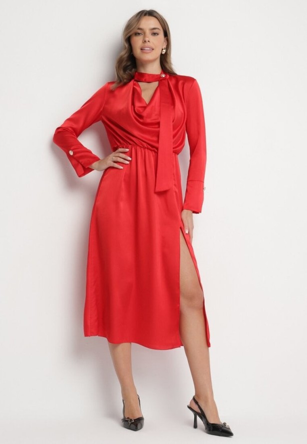 Czerwona Satynowa Sukienka Koktajlowa Ozdobiona Guzikiem Leannea