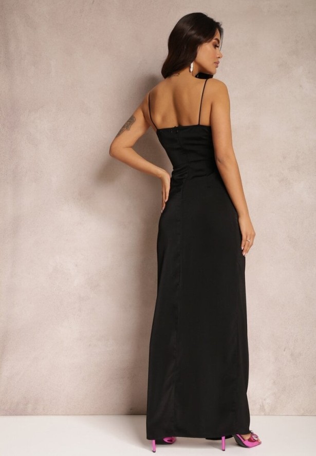 Czarna Satynowa Sukienka z Marszczeniem i Rozcięciem na Dole Zhemah