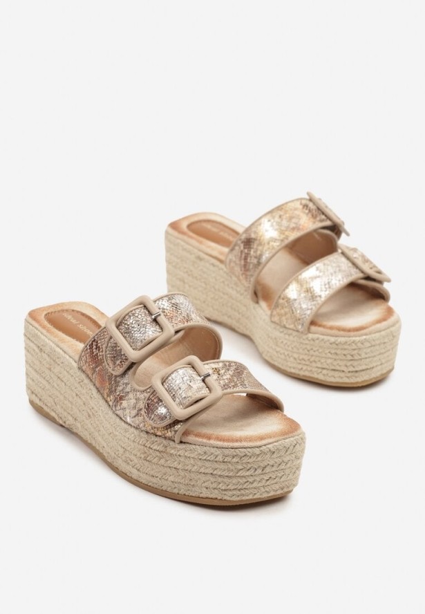 Beżowe Wężowe Klapki na Koturnie z Plecionki z Klamrami Nanarea