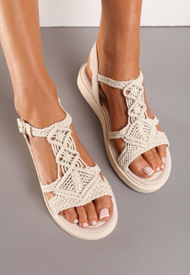 Czarne Płaskie Sandały z Ażurową Wstawką Zapinane na Sprzączkę Rosamoon