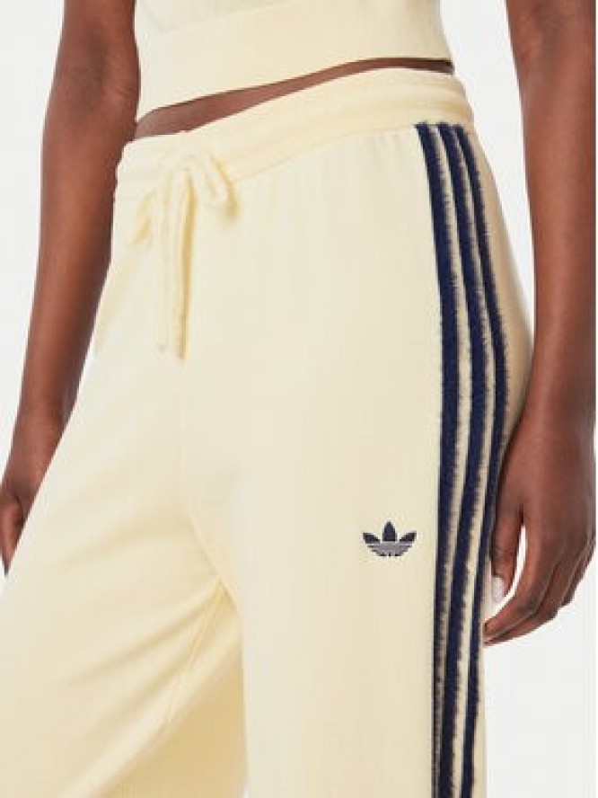 adidas Spodnie dresowe Firebird KS7363 Kremowy Regular Fit