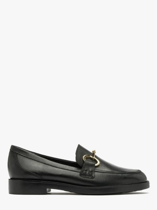 Czarne mokasyny ze złotą ozdobą