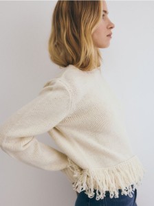 Wełniany sweter z frędzlami - złamana biel