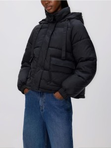 Pikowana kurtka z kapturem - czarny