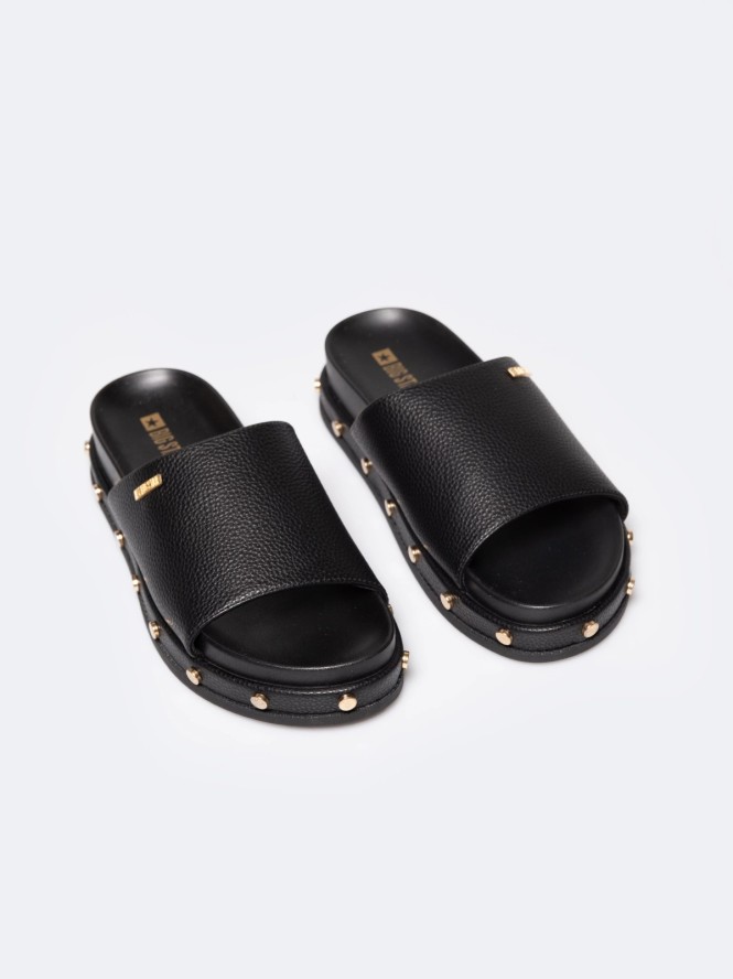 Klapki damskie na podwyższonej podeszwie z ozdobnymi nitami RR274214 906