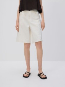 Jeansowe szorty z haftem - złamana biel