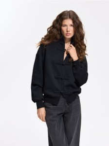 Bluza z ozdobnym zapięciem - czarny