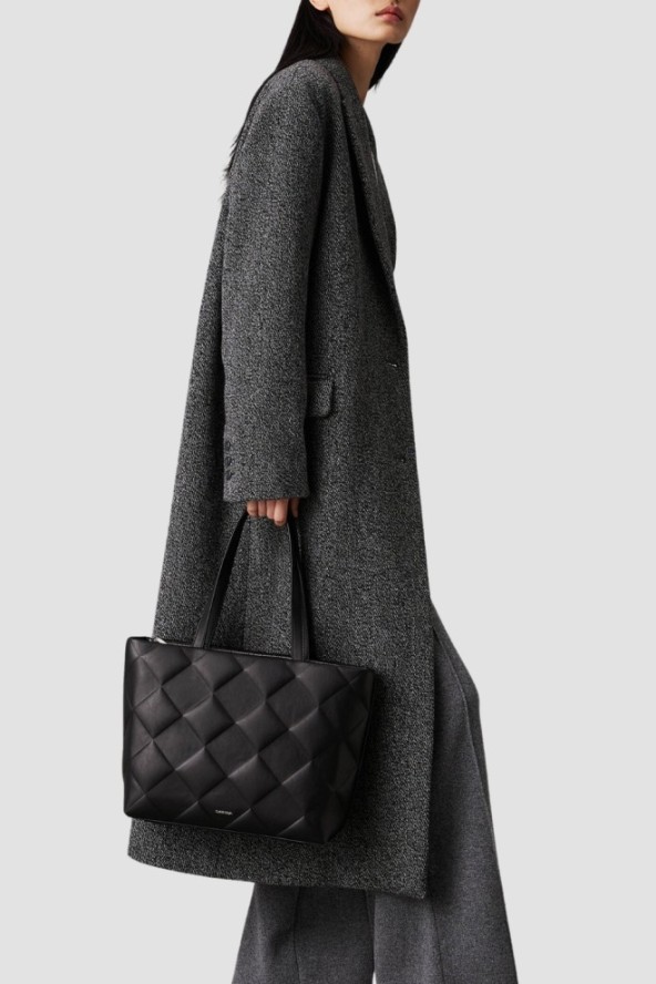 CALVIN KLEIN Czarna shopperka damska w tłoczone romby