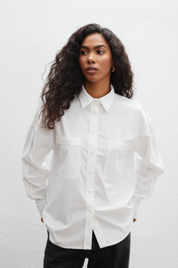 Koszula o prostym kroju w kolorze WHITE CREAM - SNOFFI