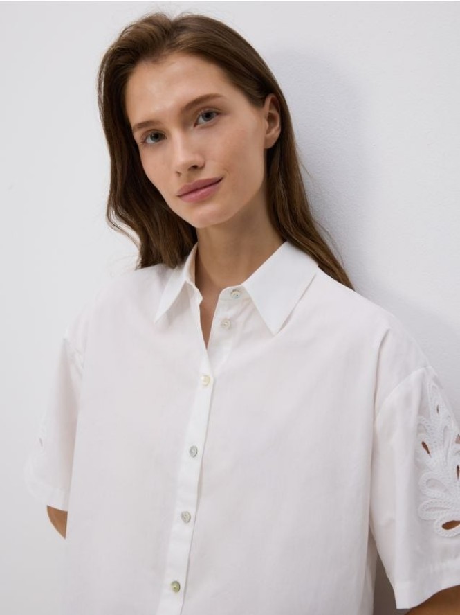 Koszula z ażurowymi rękawami - biały