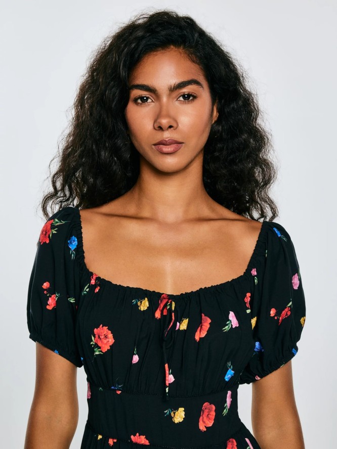 Sukienka damska midi z motywem kwiatowym czarna Roksi 906