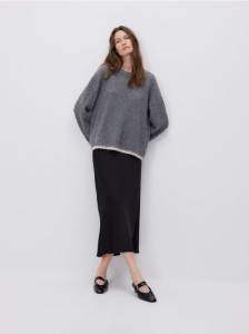 Sweter z koronkowym wykończeniem - ciemnoszary