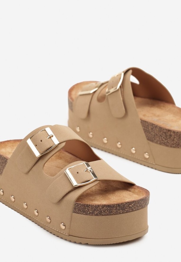 Ciemnobeżowe Klapki z Imitacji Zamszu na Grubej Podeszwie z Paskami z Klamrami Tilliora