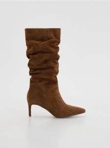 Zamszowe kozaki z marszczeniem - beżowy