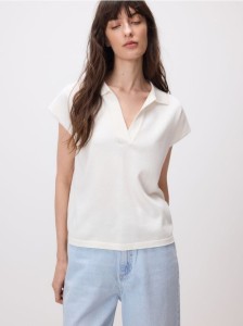 Bluzka z otwartym kołnierzykiem - złamana biel