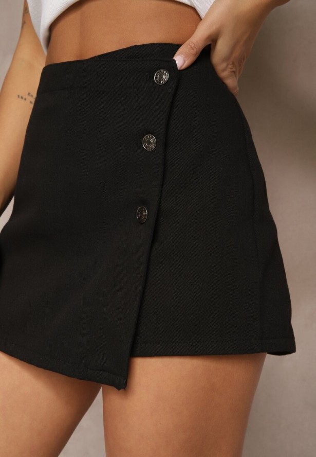 Czarne Bawełniane Spódnico-Szorty z Ozdobnymi Guzikami Desalira