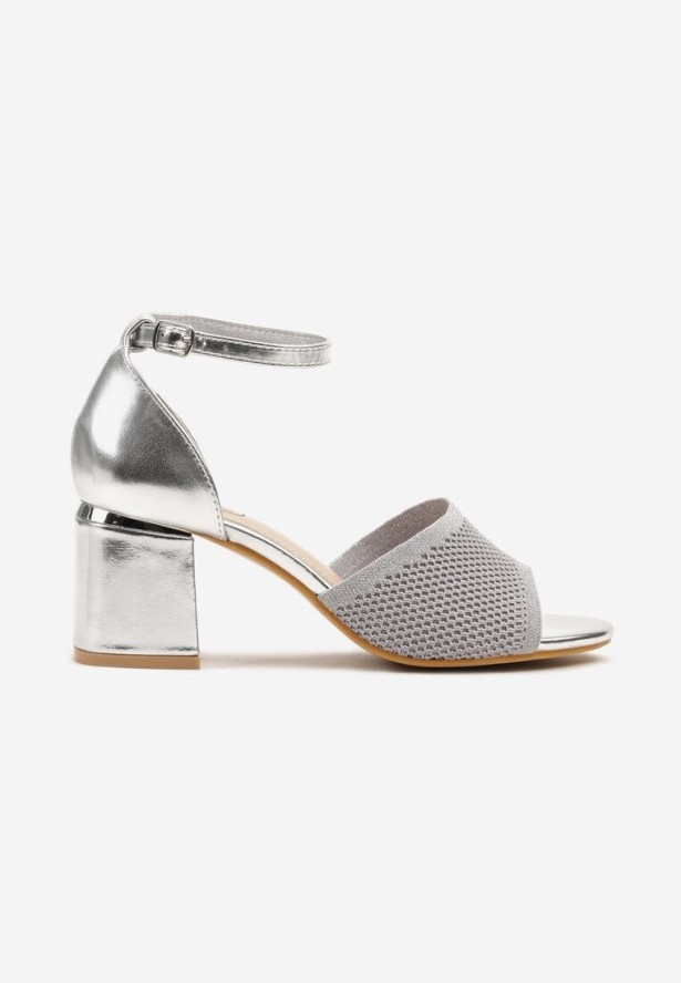 Srebrne Sandały na Słupkowym Obcasie z Dzianinowym Zdobieniem Nusaviella