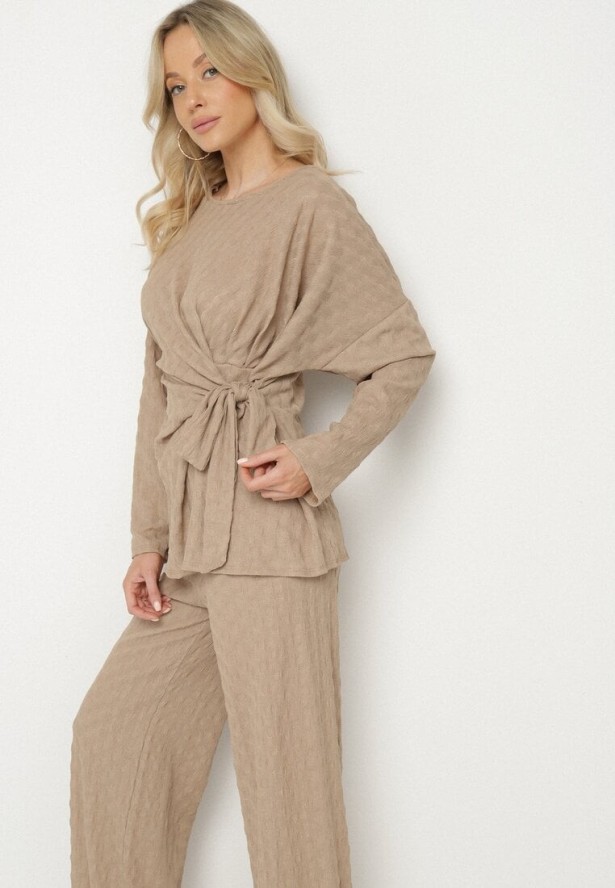 Jasnobrązowy Komplet Szerokie Spodnie i Bluzka z Ozdobnym Wiązaniem Cilinne