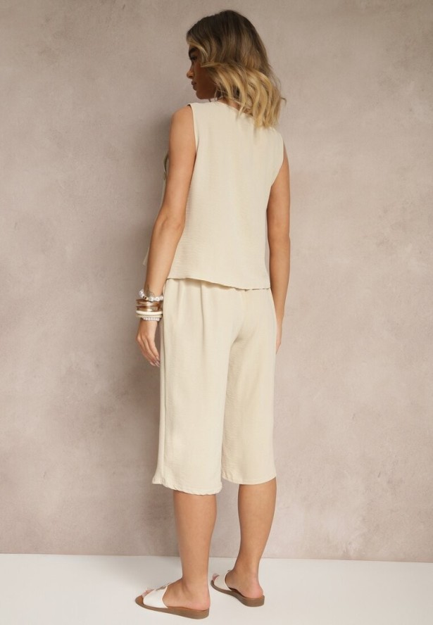 Jasnobeżowy Komplet Spodnie 3/4 Luźne i Koszulka bez Rękawów Ozdobiona Guzikami Ravione