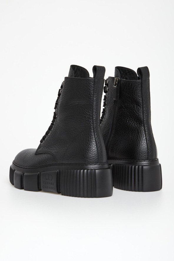 Trapery damskie skórzane CESARE CASADEI