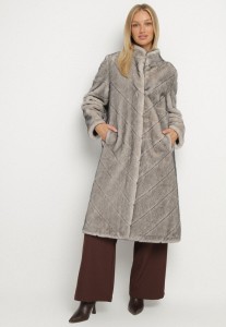 Beżowy Długi Płaszcz Futerko z Ozdobnymi Przeszyciami i Stójką Zenima