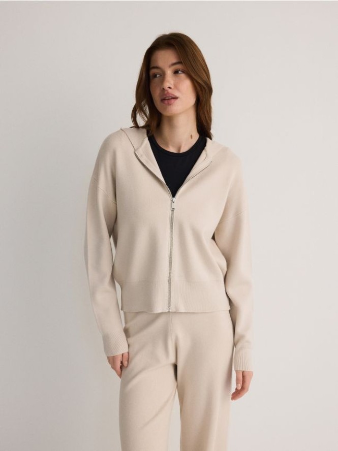 Rozpinany sweter z kapturem - kremowy