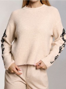 Prążkowany sweter - beżowy