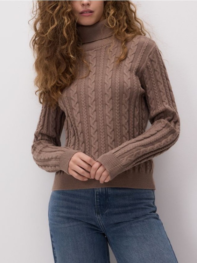 Golf z dekoracyjnym splotem - brązowy