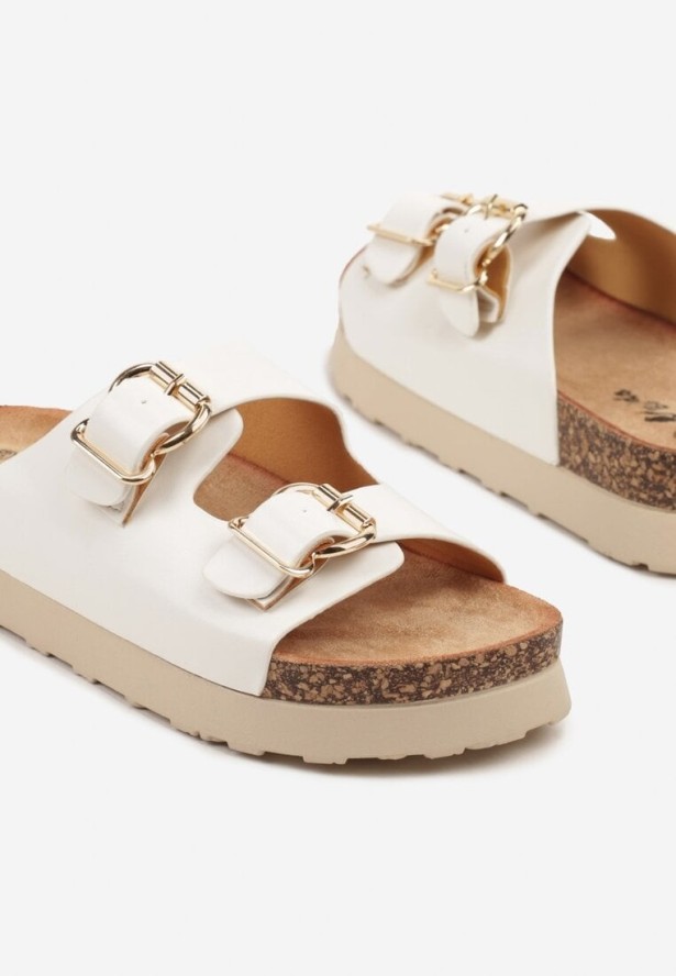 Białe Klapki na Platformie z Korka Ozdobione Klamrami Artelli