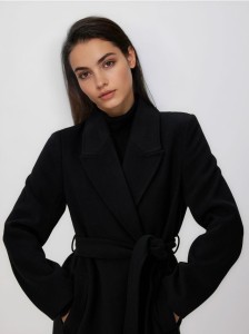 Płaszcz z wiązanym paskiem - czarny