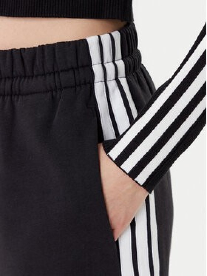 adidas Spodnie dresowe Essentials 3-Stripes Fleece JE1276 Czarny Loose Fit