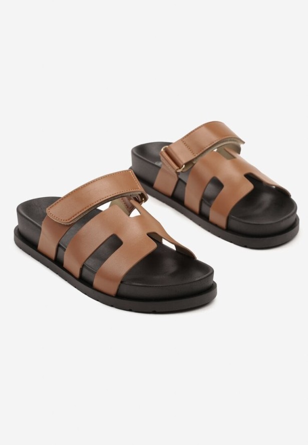 Brązowe Wsuwane Klapki z Zapieciem na Rzep Beriolla