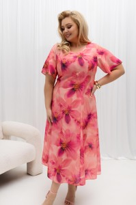 Elegancka sukienka Lori koralowo-różowa w duże kwiaty na wesele PLUS SIZE XXL OVERSIZE WIOSNA