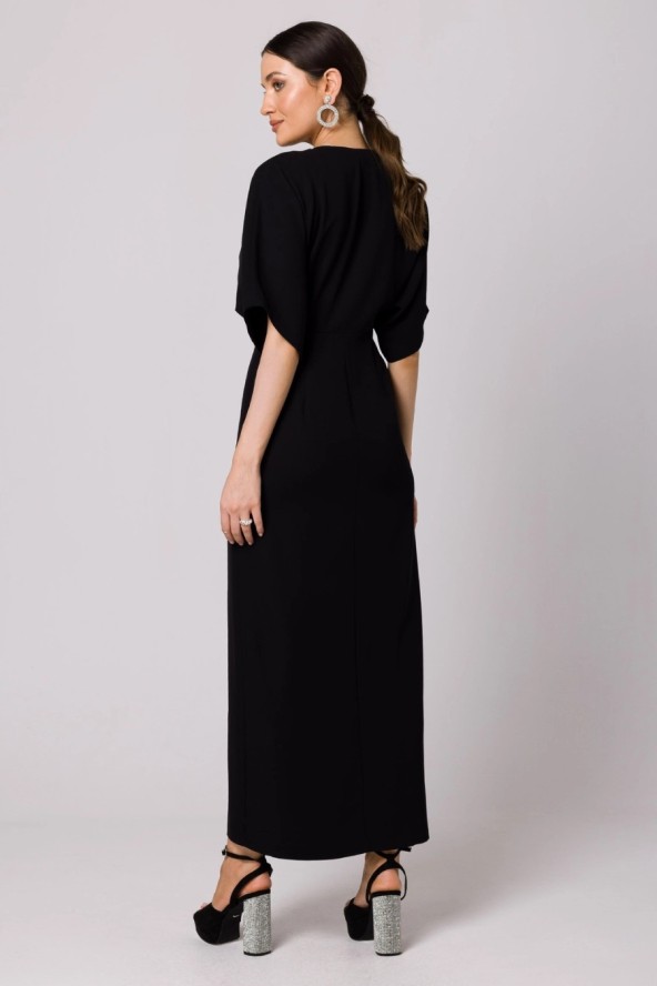 Długa sukienka z dekoltem V i rozcięciem kimonowa czarna