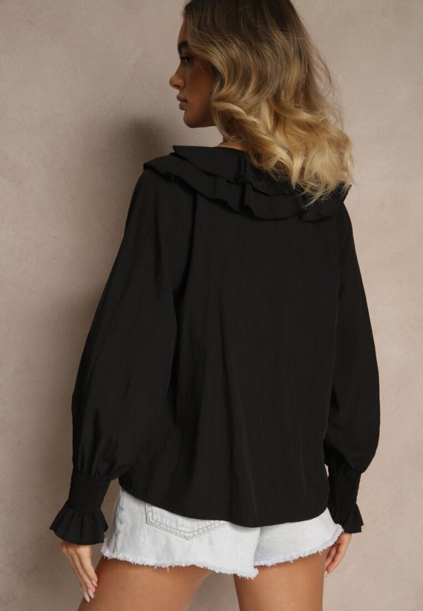 Czarna Rustykalna Bluzka z Wiskozą z Dekoltem w Serek i Falbankami Lislimi