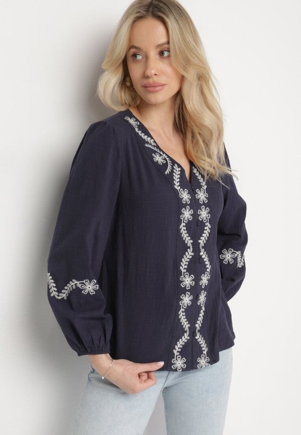 Granatowa Koszula z Wiskozą z Dekoltem w Serek i Kwiatowym Haftem Gonnavia